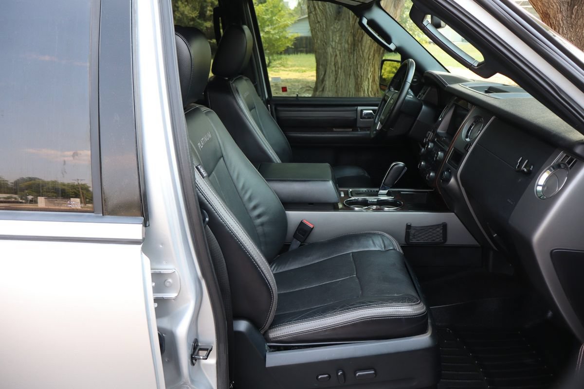 Used 2016 Ford Expedition Platinum AWD/4WD image 24