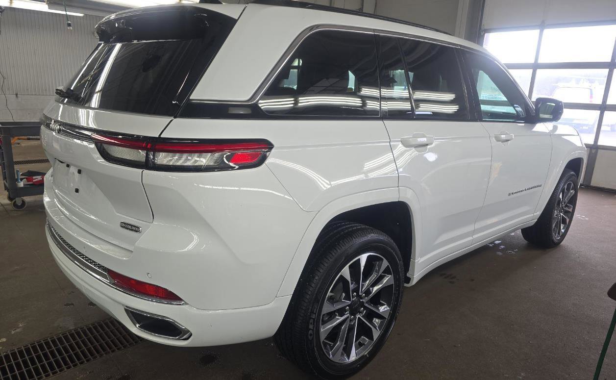 Used 2025 Jeep Grand Cherokee Overland w/ Adv Protech Group III image 4