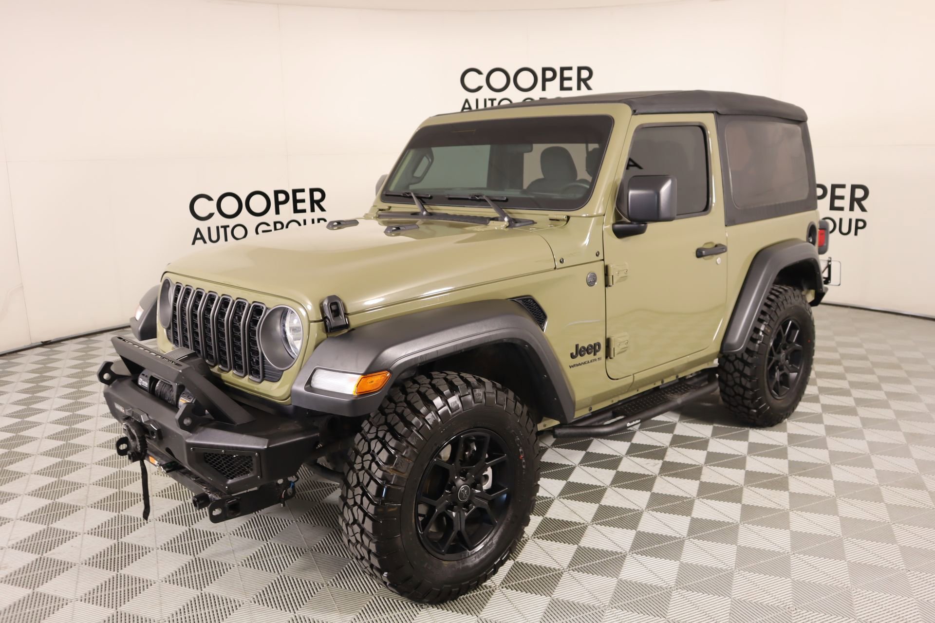 Used 2025 Jeep Wrangler Sport image 9