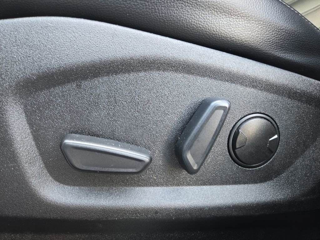 Used 2023 Ford Edge SEL image 9