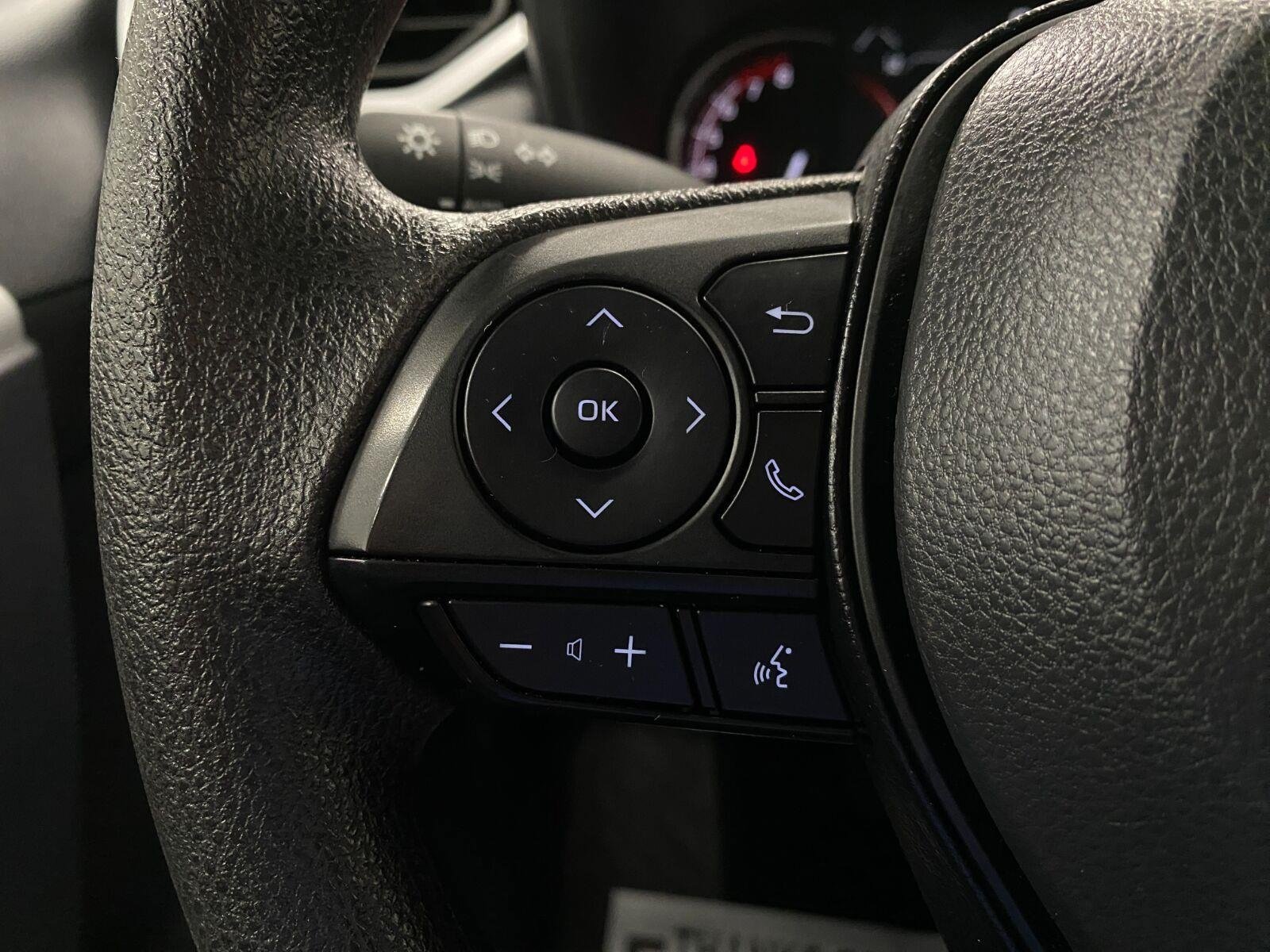 Used 2025 Toyota RAV4 XLE AWD/4WD image 15