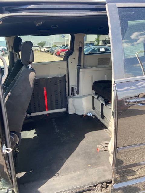 Used 2015 Dodge Grand Caravan SE FWD image 6