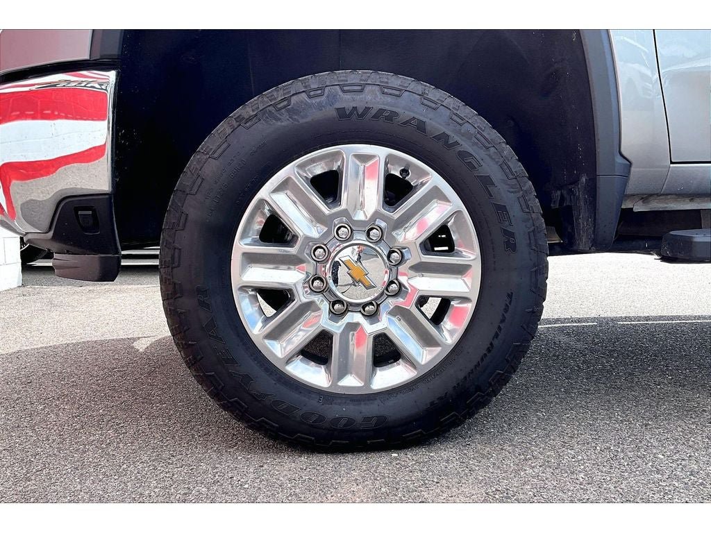 Used 2025 Chevrolet Silverado 3500 LTZ AWD/4WD image 9