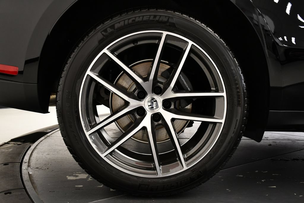 Certified 2026 Porsche Macan Turbo AWD/4WD image 18