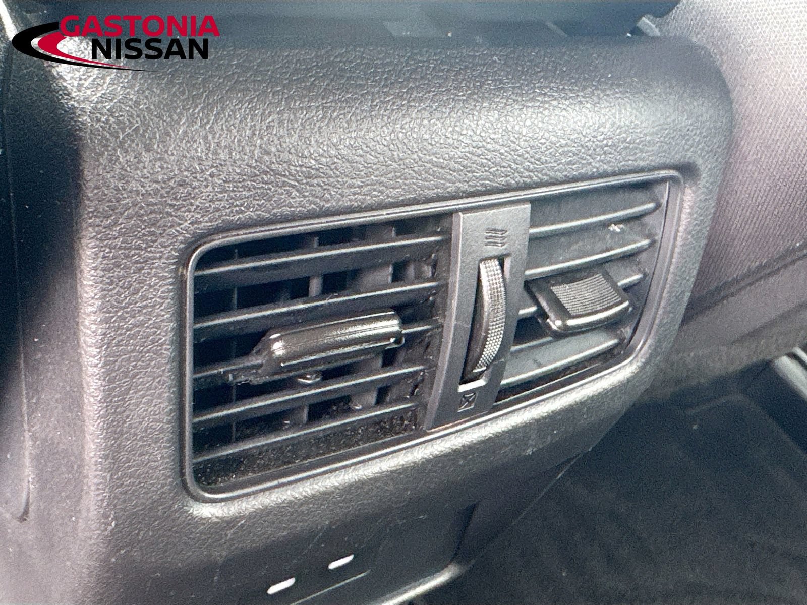 Used 2026 Nissan Rogue SV FWD image 33