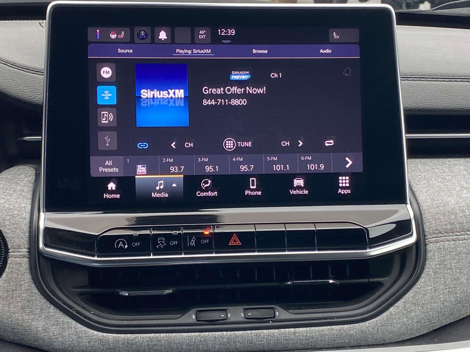 Used 2023 Jeep Compass Latitude w/ Sun and Sound Group image 28