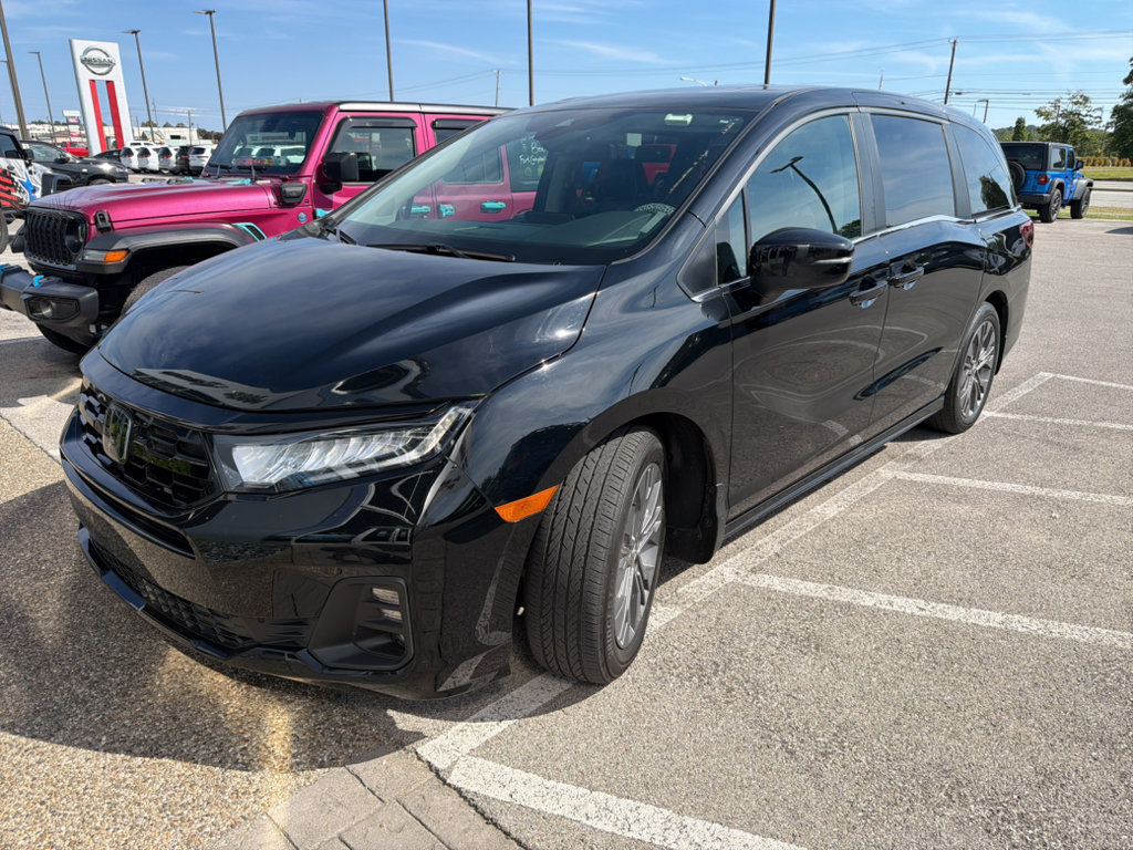 Used 2025 Honda Odyssey Touring image 2