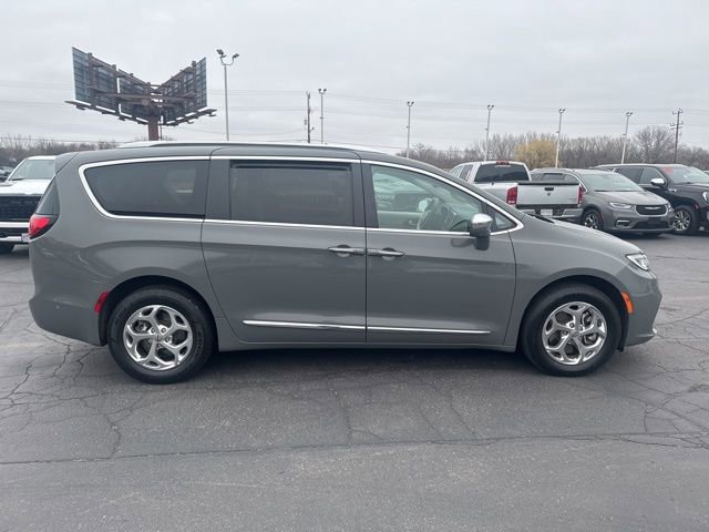 Used 2021 Chrysler Pacifica Limited w/ Premium & Safety Sphere Group image 11