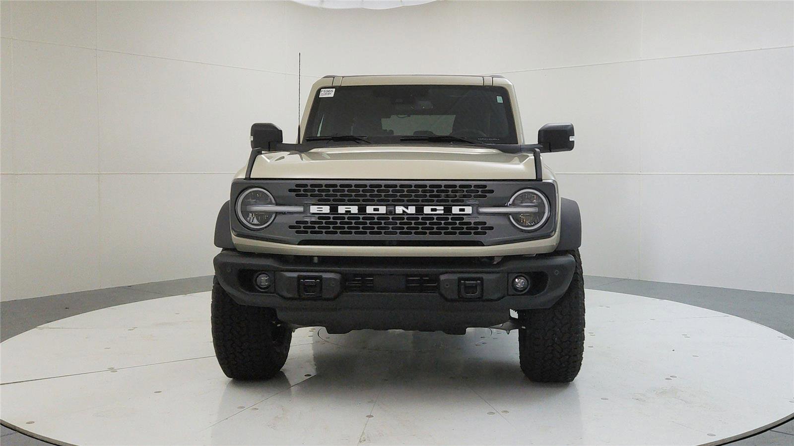 New 2025 Ford Bronco Badlands image 2