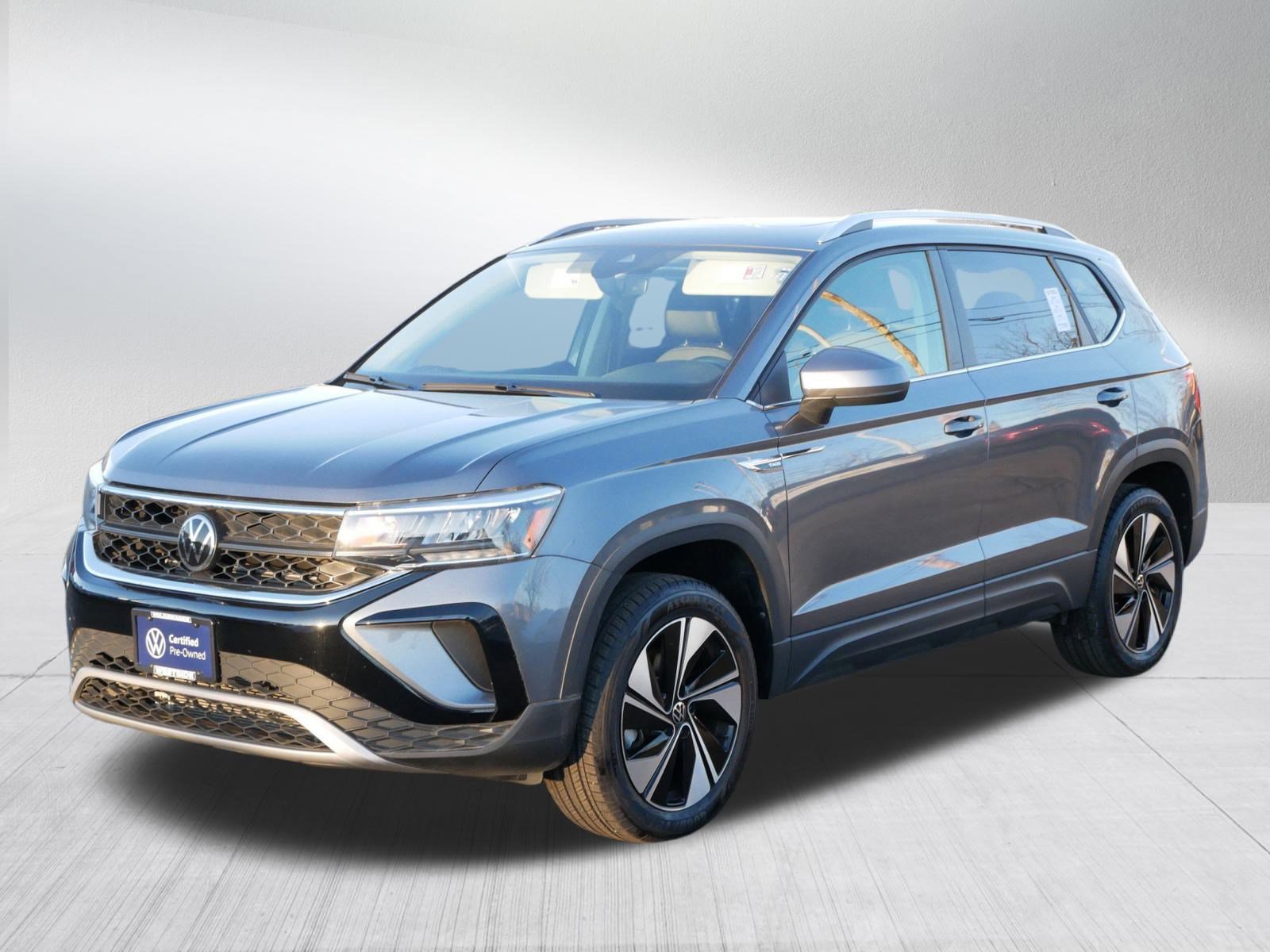 Certified 2024 Volkswagen Taos SE w/ Panoramic Sunroof Package image 3