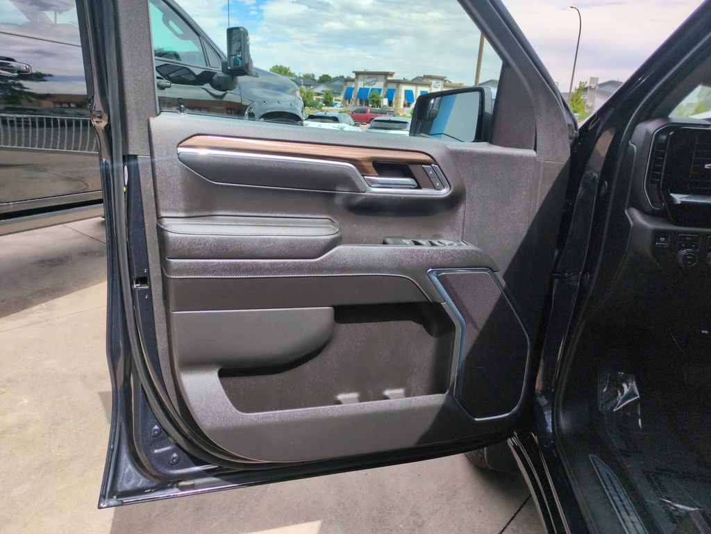 Used 2024 Chevrolet Silverado 1500 LT AWD/4WD image 10