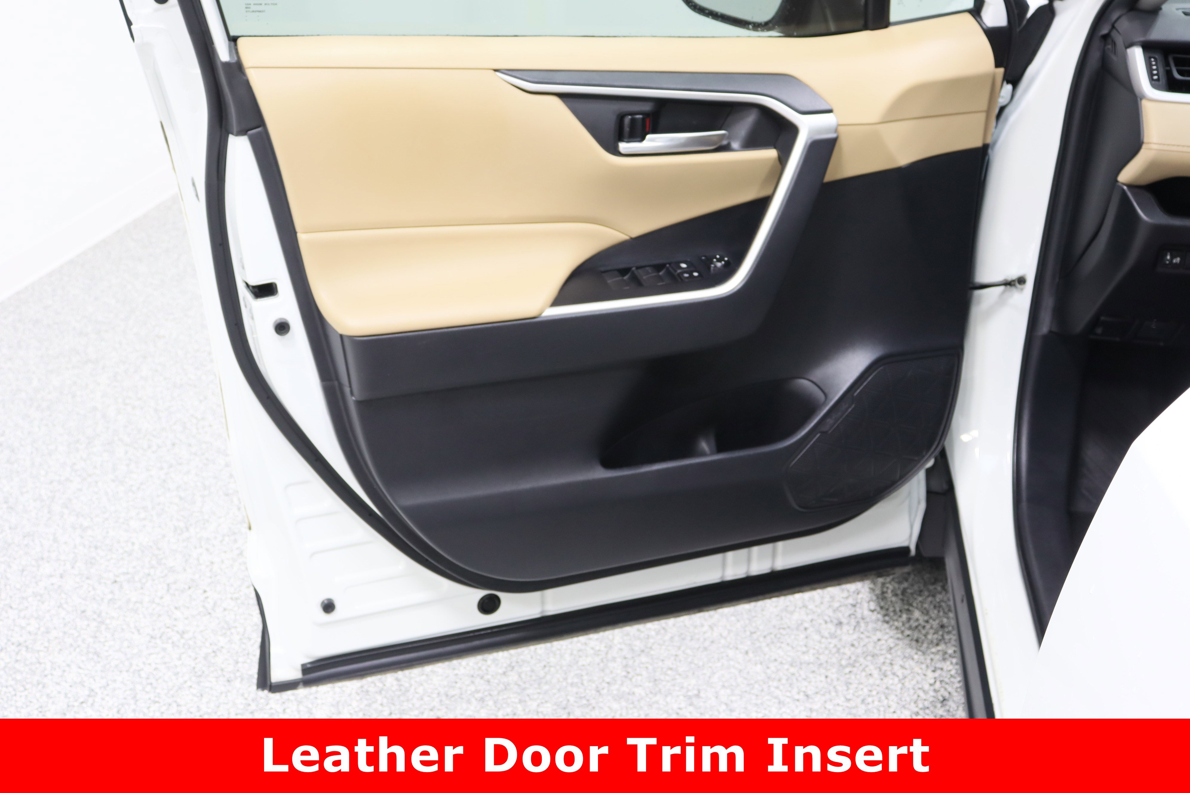 Used 2021 Toyota RAV4 XLE image 12