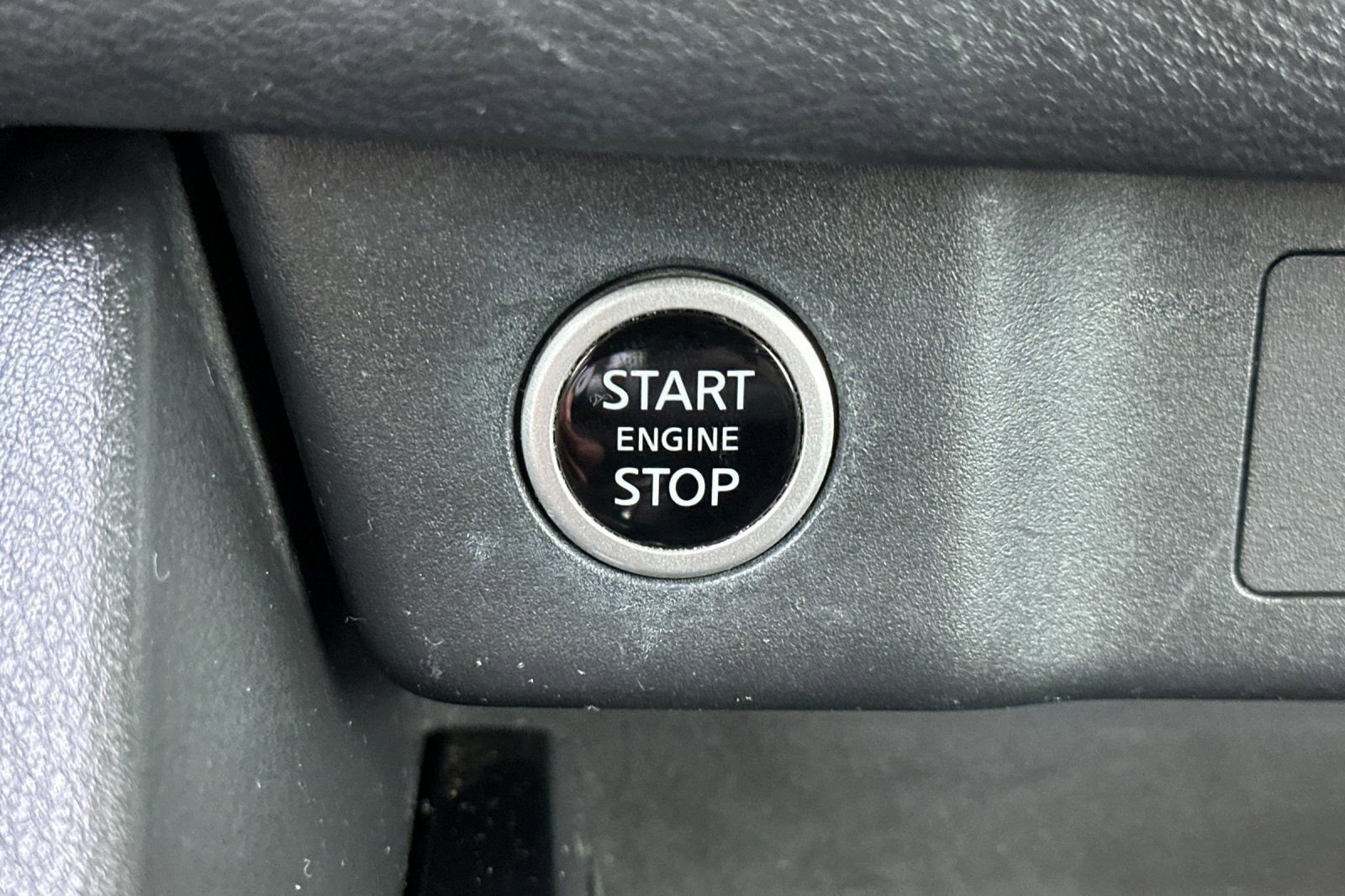 Used 2021 Nissan Rogue S image 22