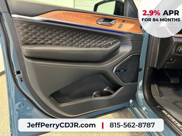 New 2026 Jeep Grand Cherokee Summit w/ Obsidian Package AWD/4WD image 9
