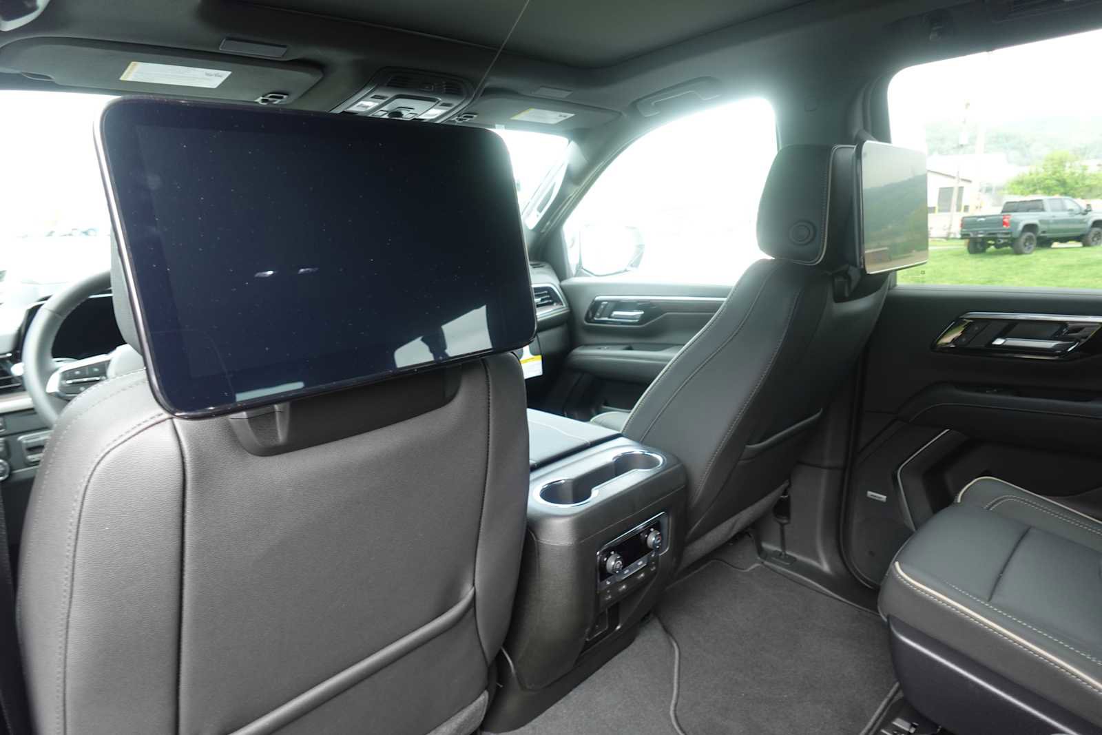 New 2025 Chevrolet Suburban Premier AWD/4WD image 28