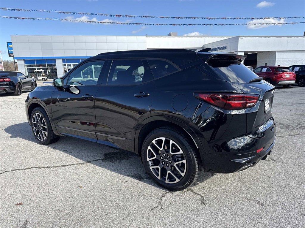 Used 2025 Chevrolet Blazer RS image 3