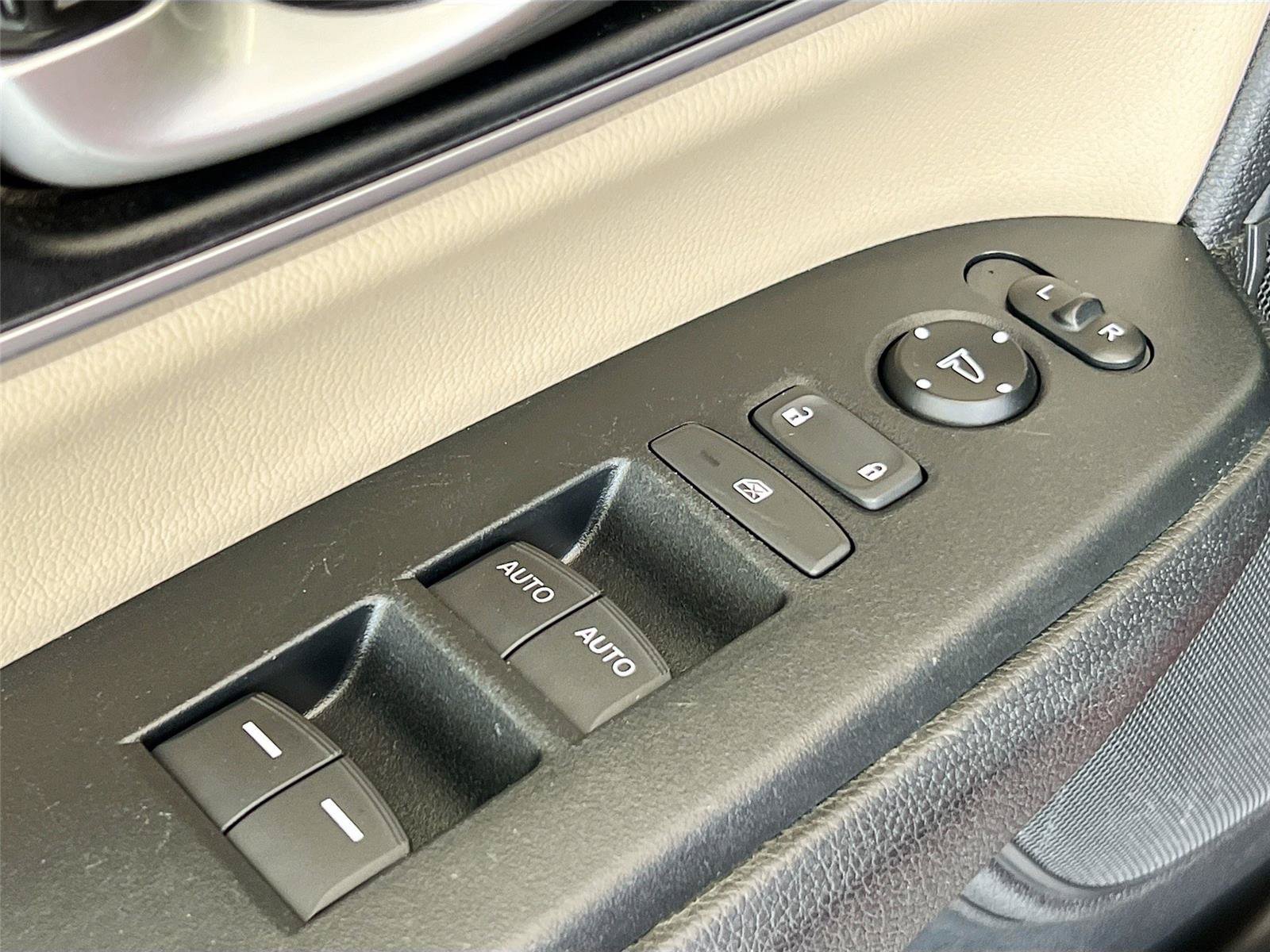Used 2017 Honda CR-V Touring image 21
