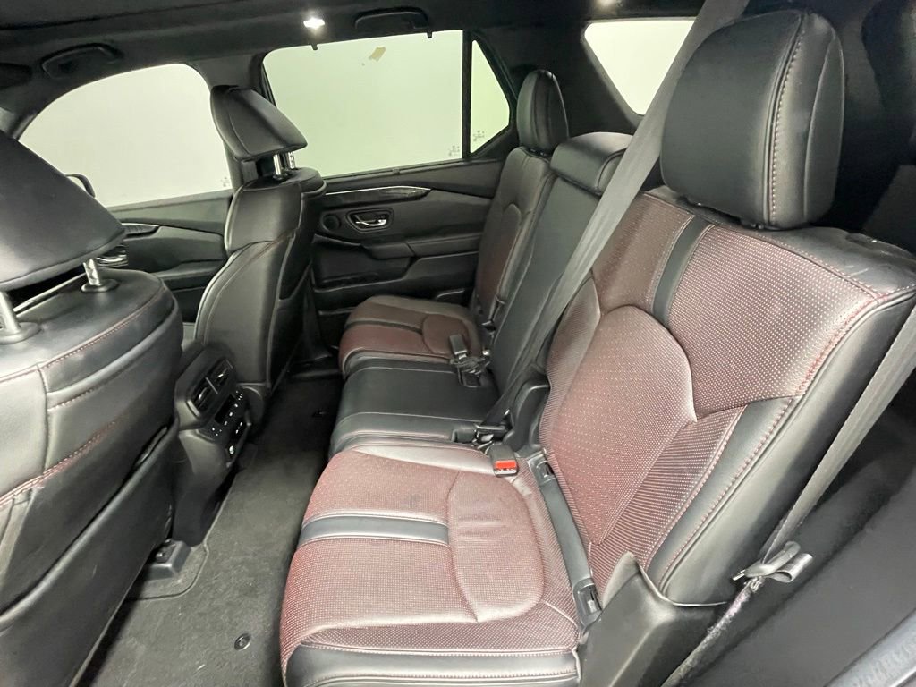 Used 2025 Honda Pilot Black Edition image 12