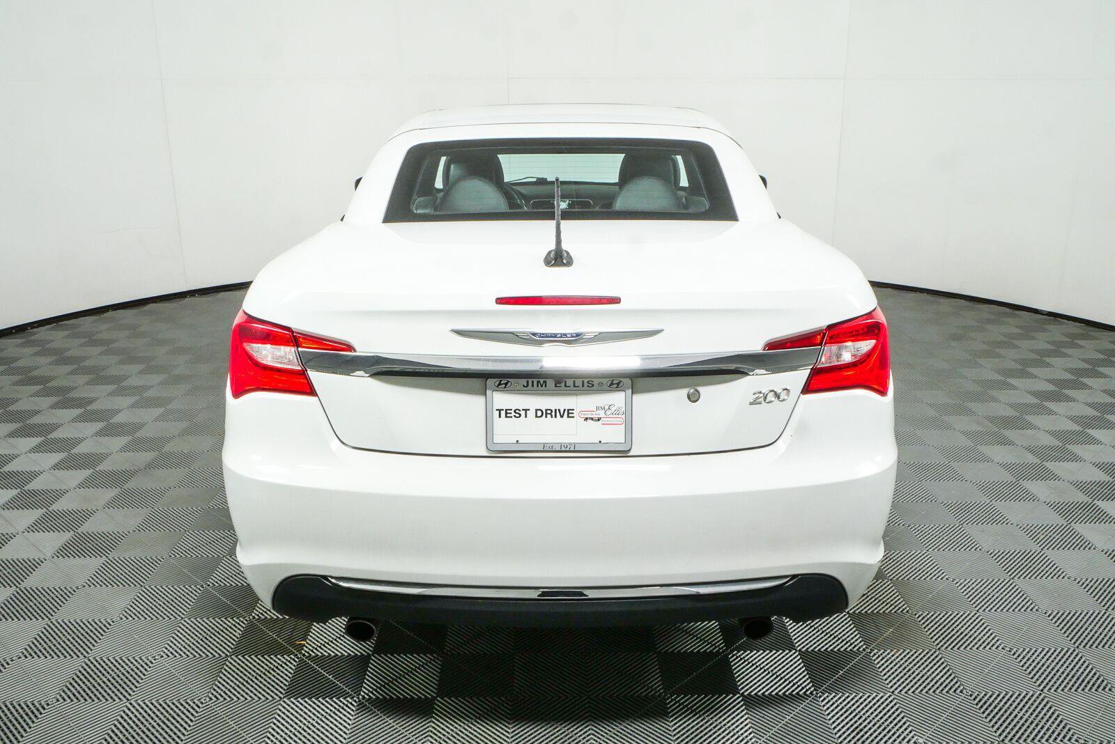Used 2013 Chrysler 200 Limited FWD image 27