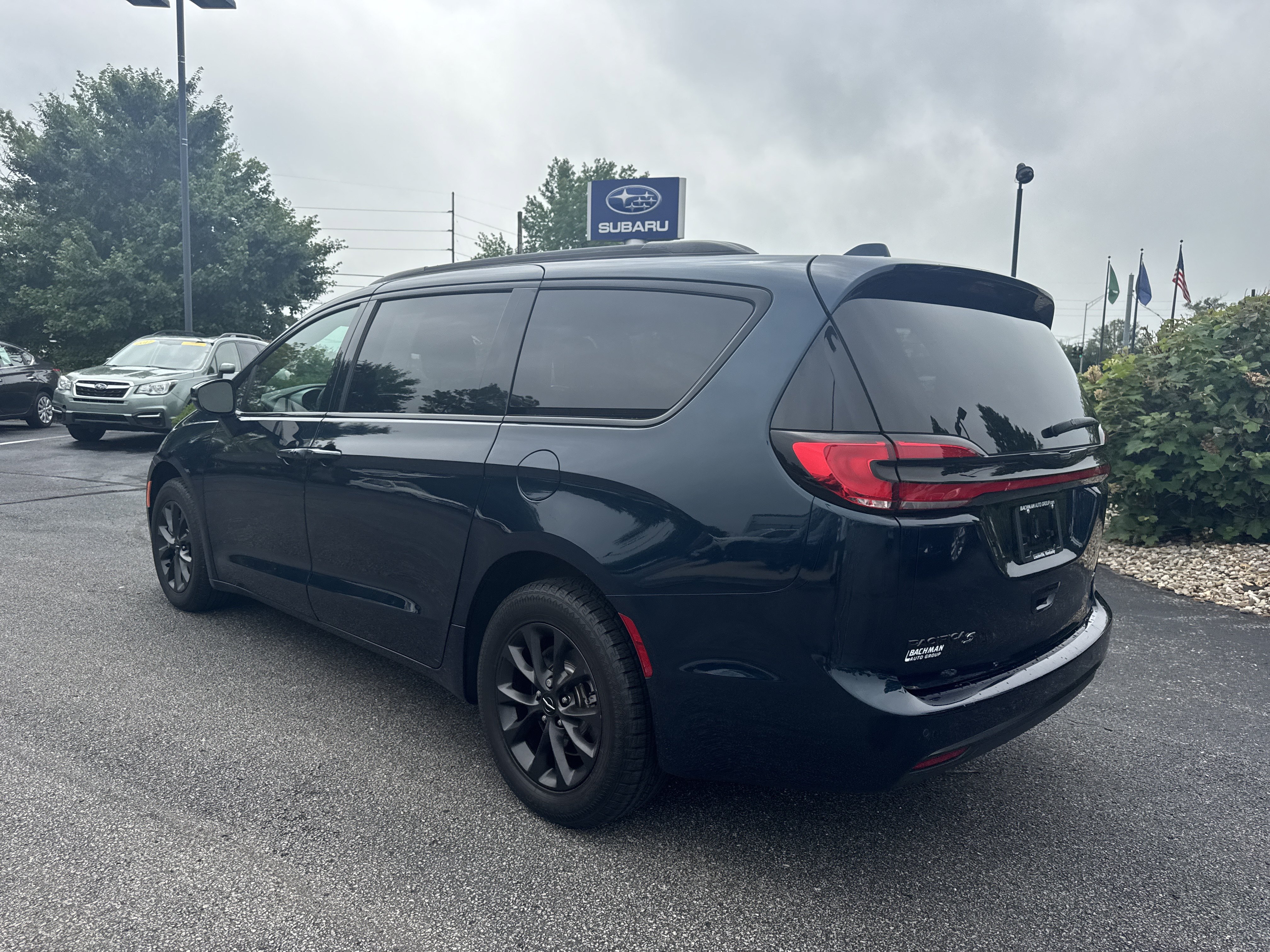 Used 2022 Chrysler Pacifica Touring-L w/ S Appearance Package AWD/4WD image 15