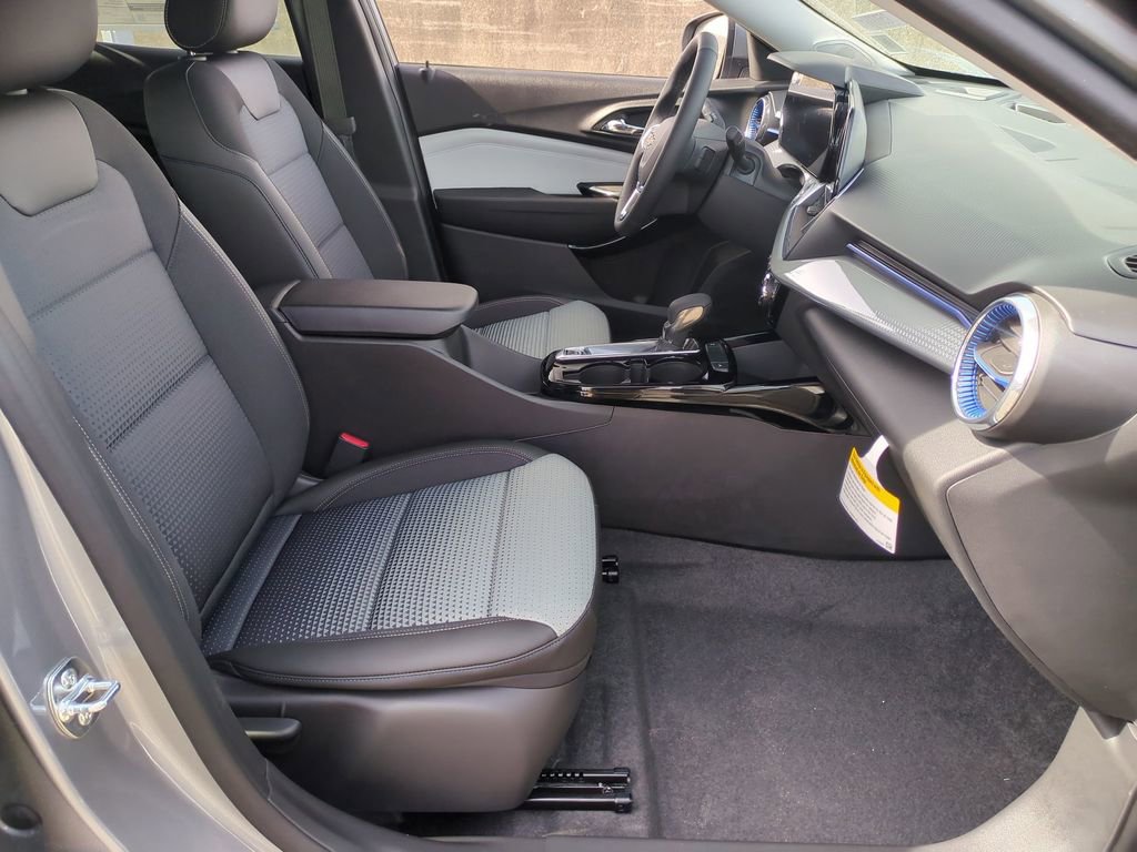 New 2026 Chevrolet Trax LT w/ Driver Confidence Package image 24