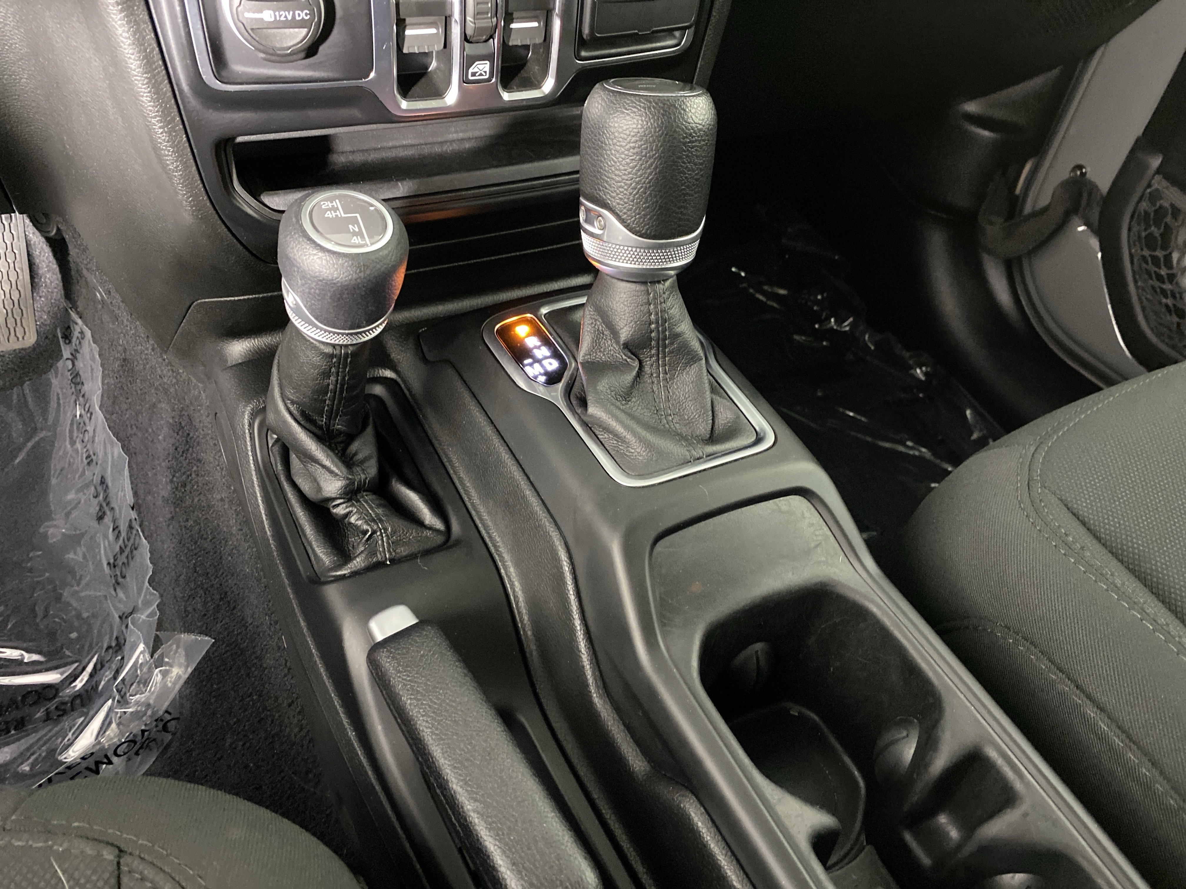 Used 2022 Jeep Gladiator Willys AWD/4WD image 29