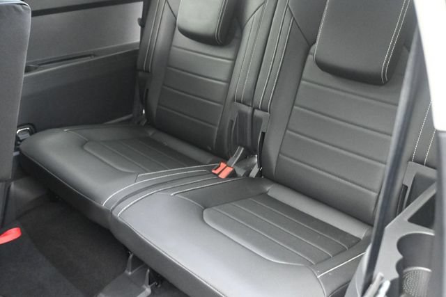 Used 2025 Volkswagen Atlas SEL AWD/4WD image 19
