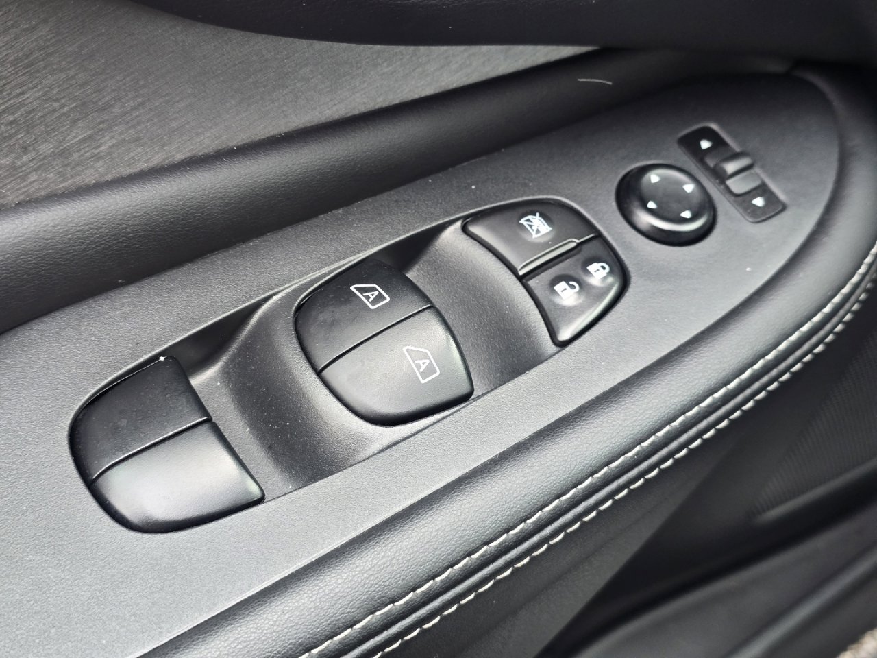 Used 2024 Nissan Murano SV image 18