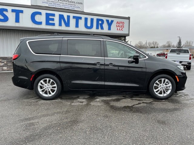 Used 2022 Chrysler Pacifica Touring image 17