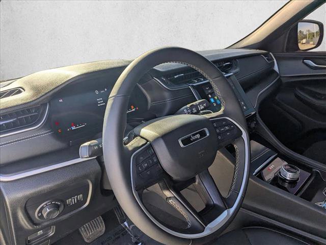 Certified 2025 Jeep Grand Cherokee Altitude image 10