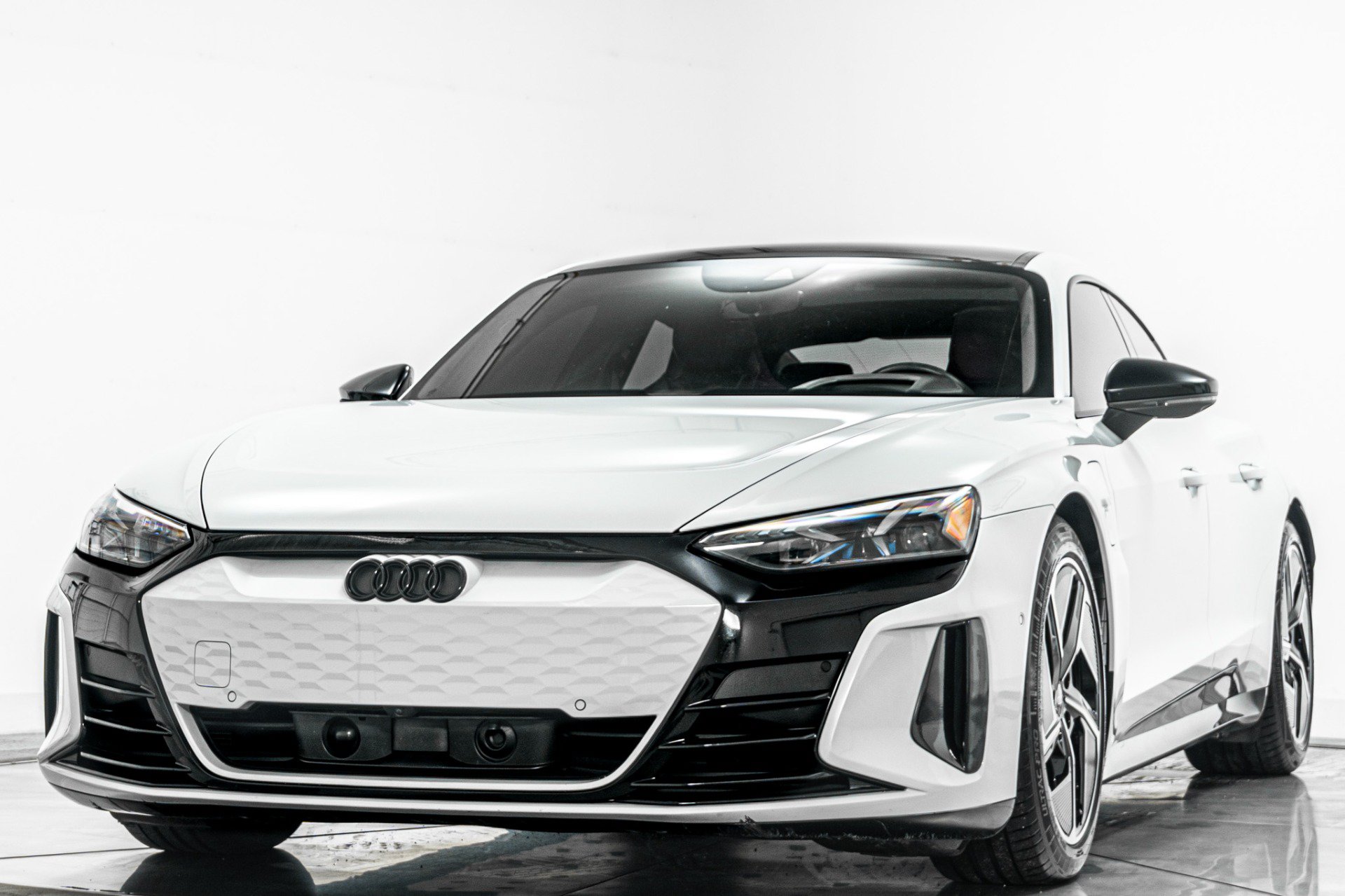 Used 2023 Audi RS e-tron GT w/ Carbon Performance Package AWD/4WD image 5