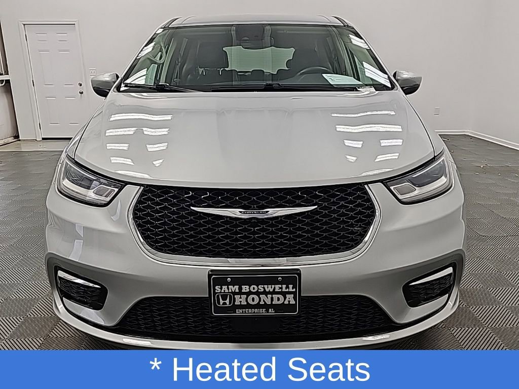 Used 2023 Chrysler Pacifica Touring-L image 4