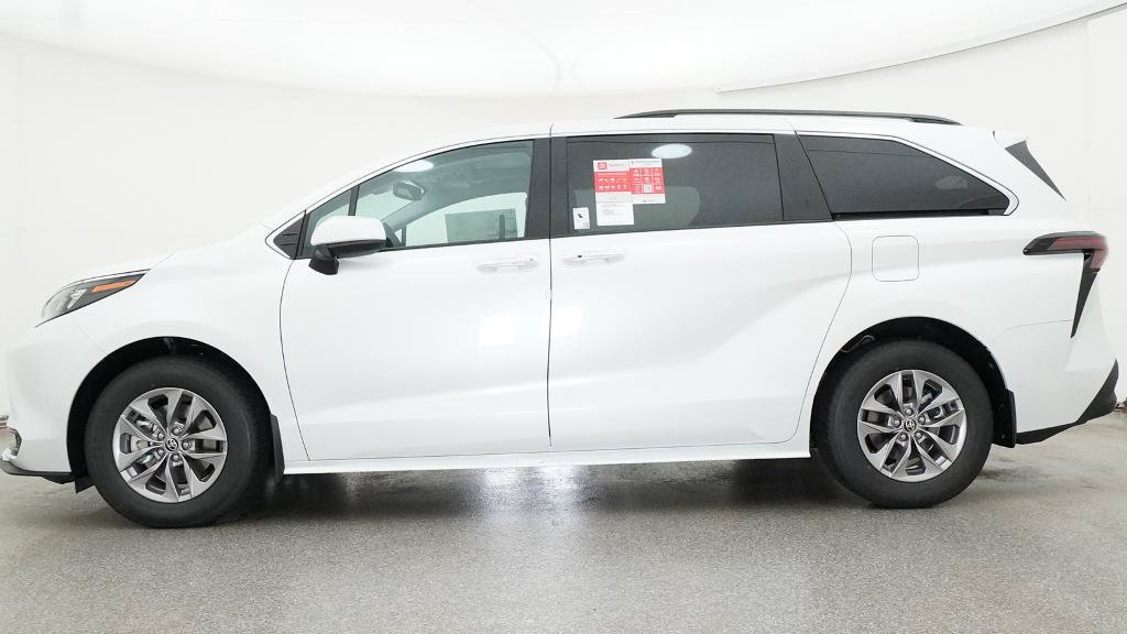 New 2026 Toyota Sienna XLE FWD image 22