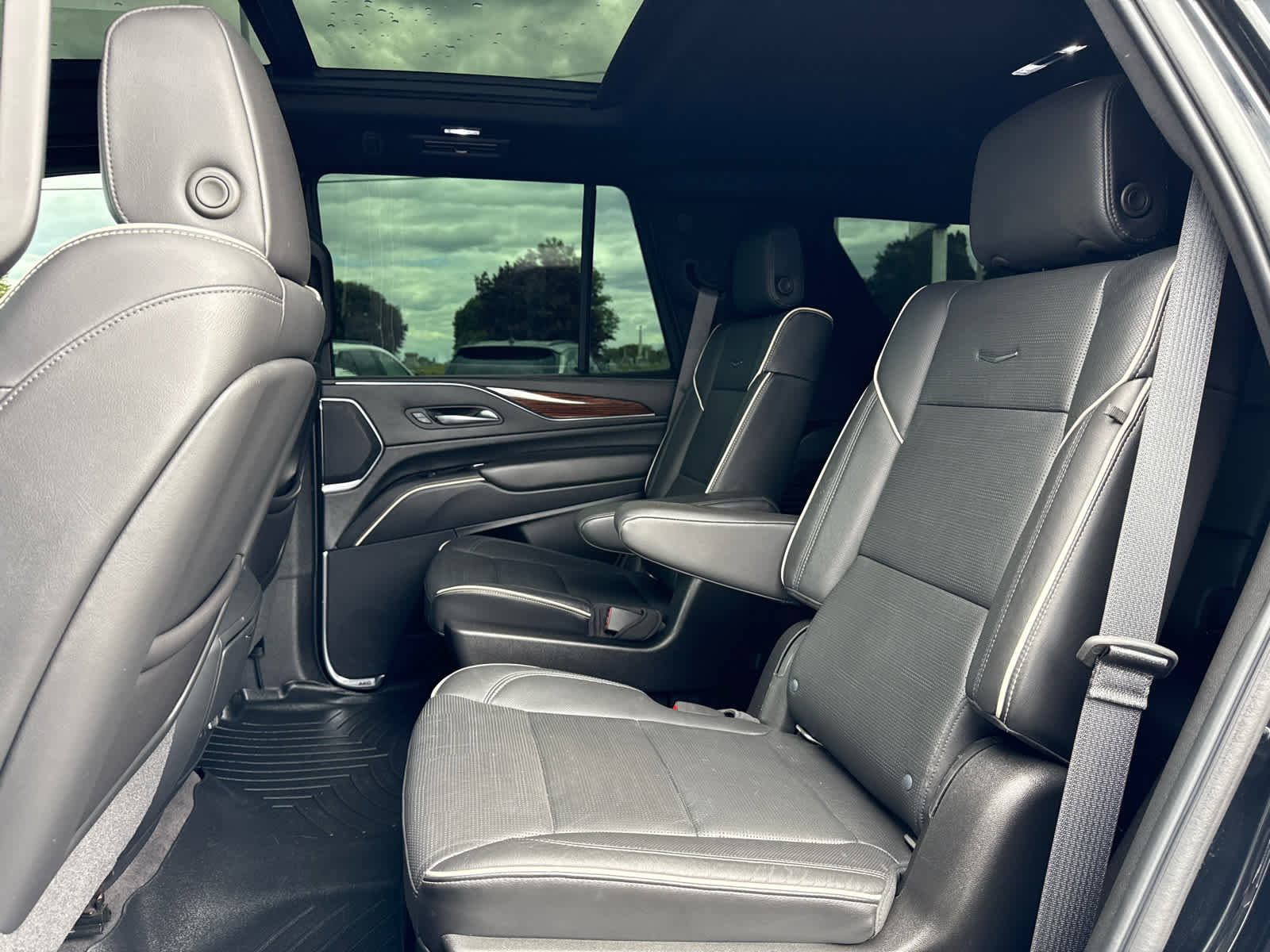 Certified 2021 Cadillac Escalade Premium Luxury w/ Driver Assist Tech Package AWD/4WD image 24
