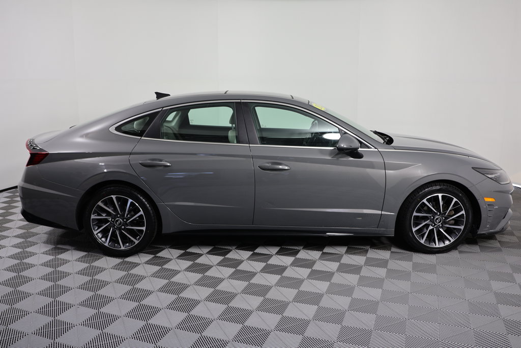 Used 2022 Hyundai Sonata Limited w/ Preferred Accessory Package FWD image 9