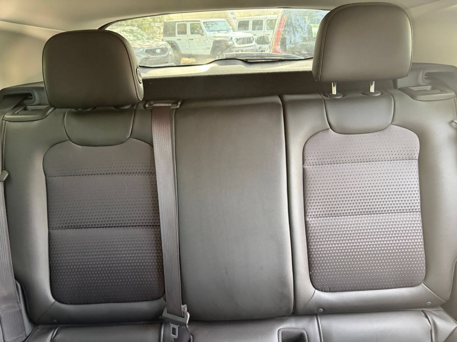 Used 2025 Chevrolet Trax LT FWD image 37