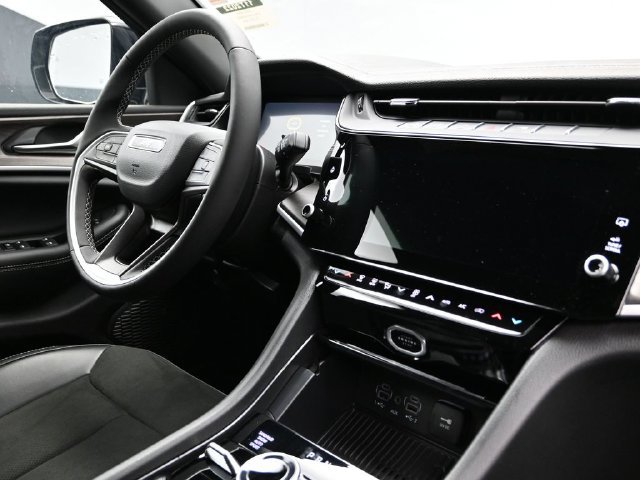 New 2026 Jeep Grand Cherokee Altitude AWD/4WD image 13