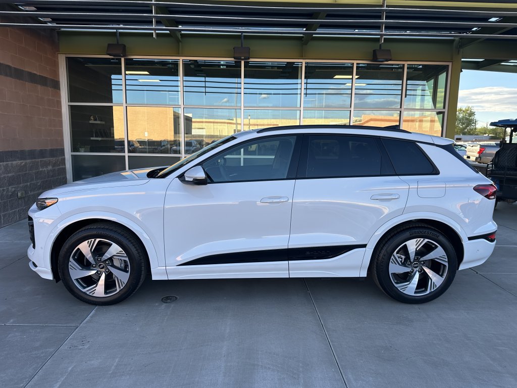 Used 2025 Audi Q6 e-tron Prestige w/ 20" Wheel Package AWD/4WD image 6