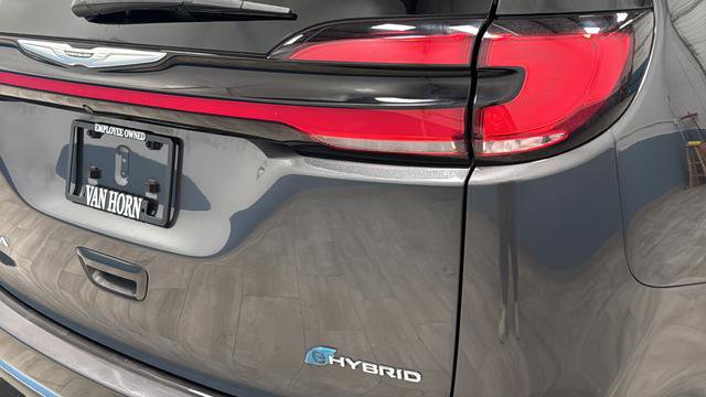 Used 2022 Chrysler Pacifica Touring-L FWD image 38