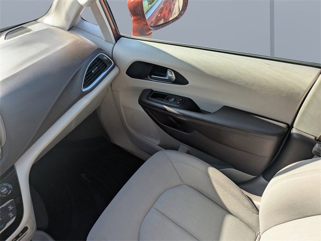 Used 2018 Chrysler Pacifica Touring Plus w/ Tire & Wheel Group image 17