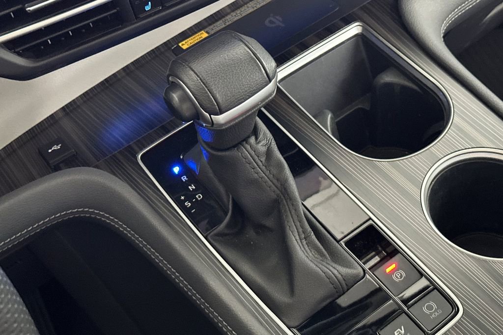 Used 2023 Toyota Sienna Limited image 22