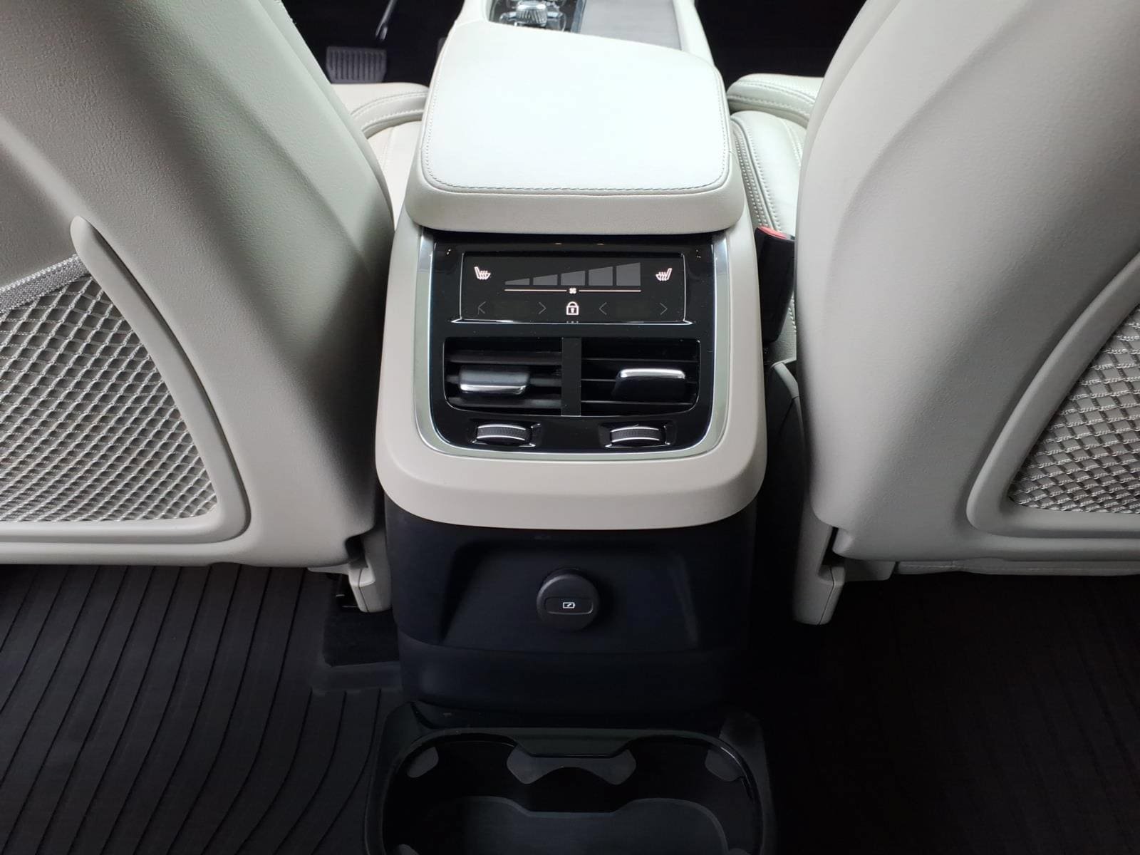 Used 2022 Volvo XC90 T8 Inscription w/ Advanced Package AWD/4WD image 10