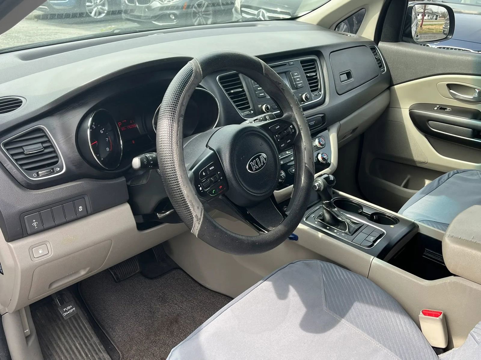 Used 2016 Kia Sedona L FWD image 9