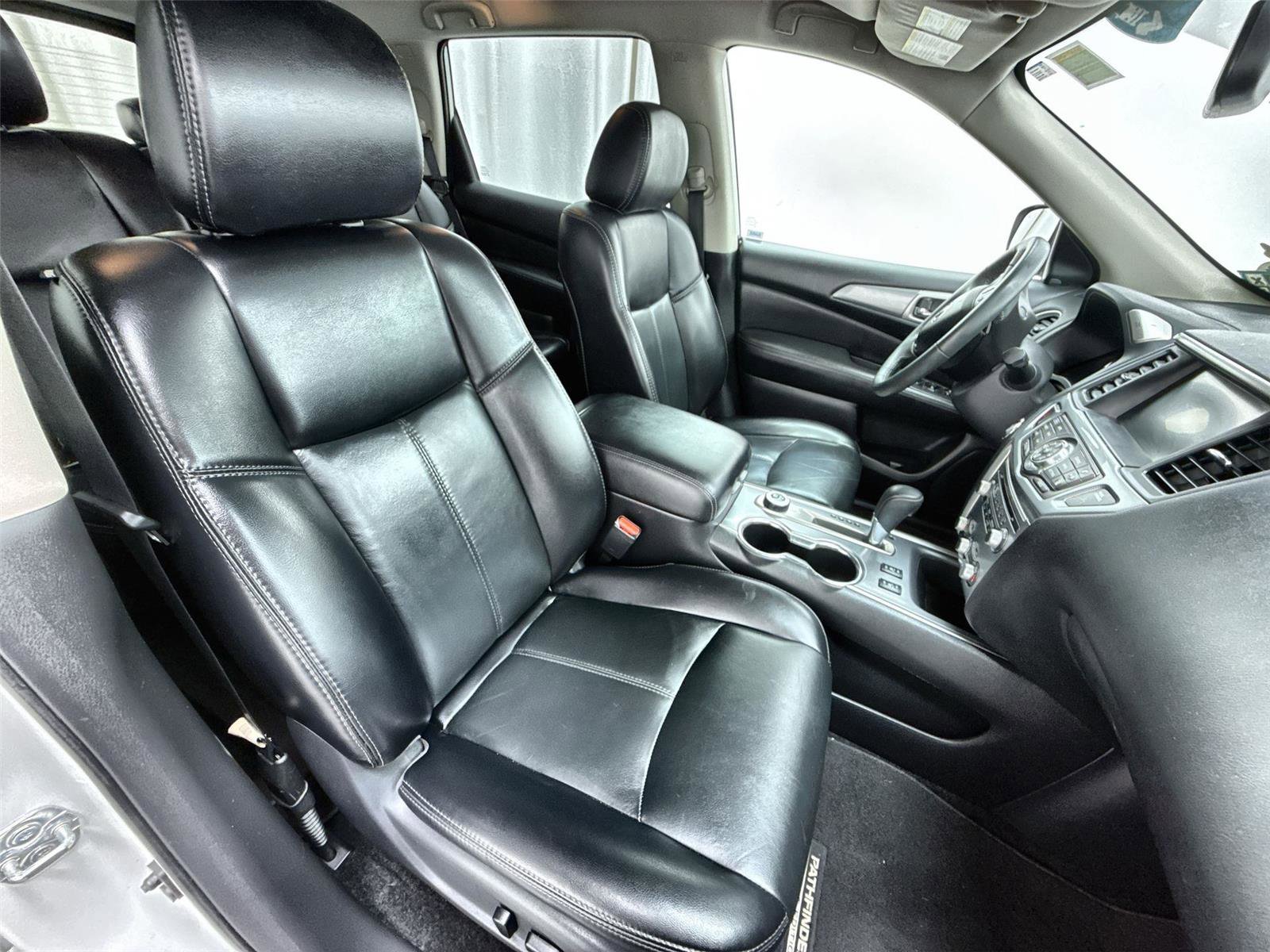 Used 2018 Nissan Pathfinder SL w/ Midnight Edition Package image 18