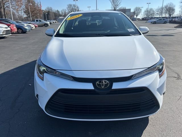 Used 2025 Toyota Corolla LE image 2
