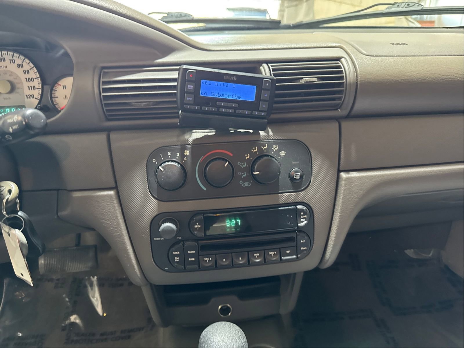 Used 2006 Dodge Stratus SXT FWD image 15