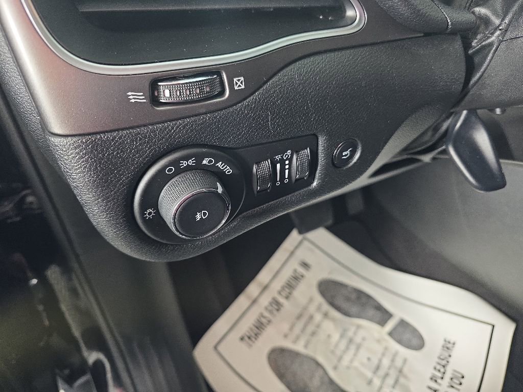 Used 2019 Jeep Cherokee Latitude Plus w/ Comfort/Convenience Group AWD/4WD image 13