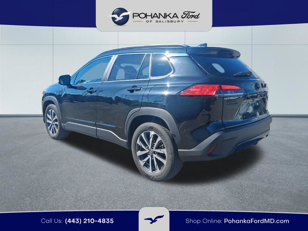 Used 2022 Toyota Corolla Cross XLE AWD/4WD image 7