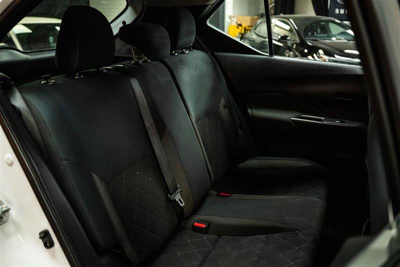 Used 2019 Nissan Kicks S image 9