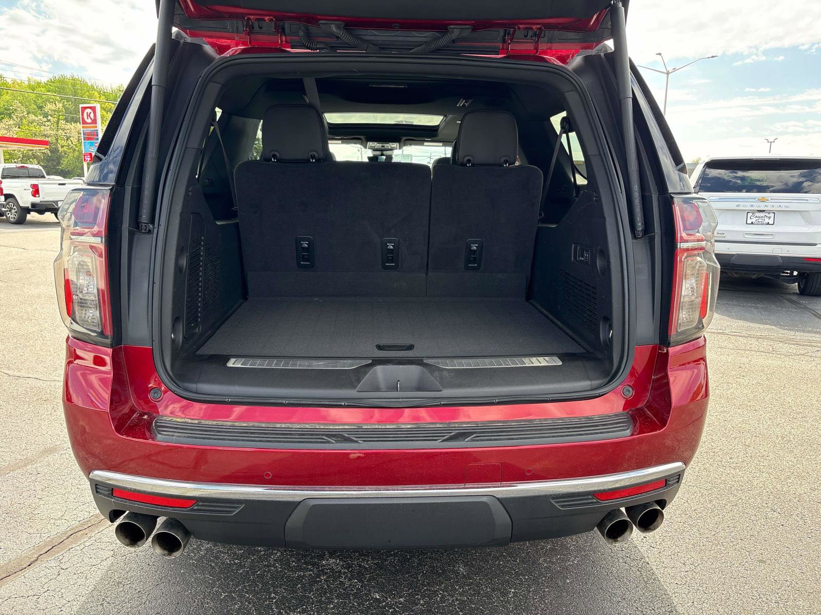 Used 2024 Chevrolet Suburban Premier image 5